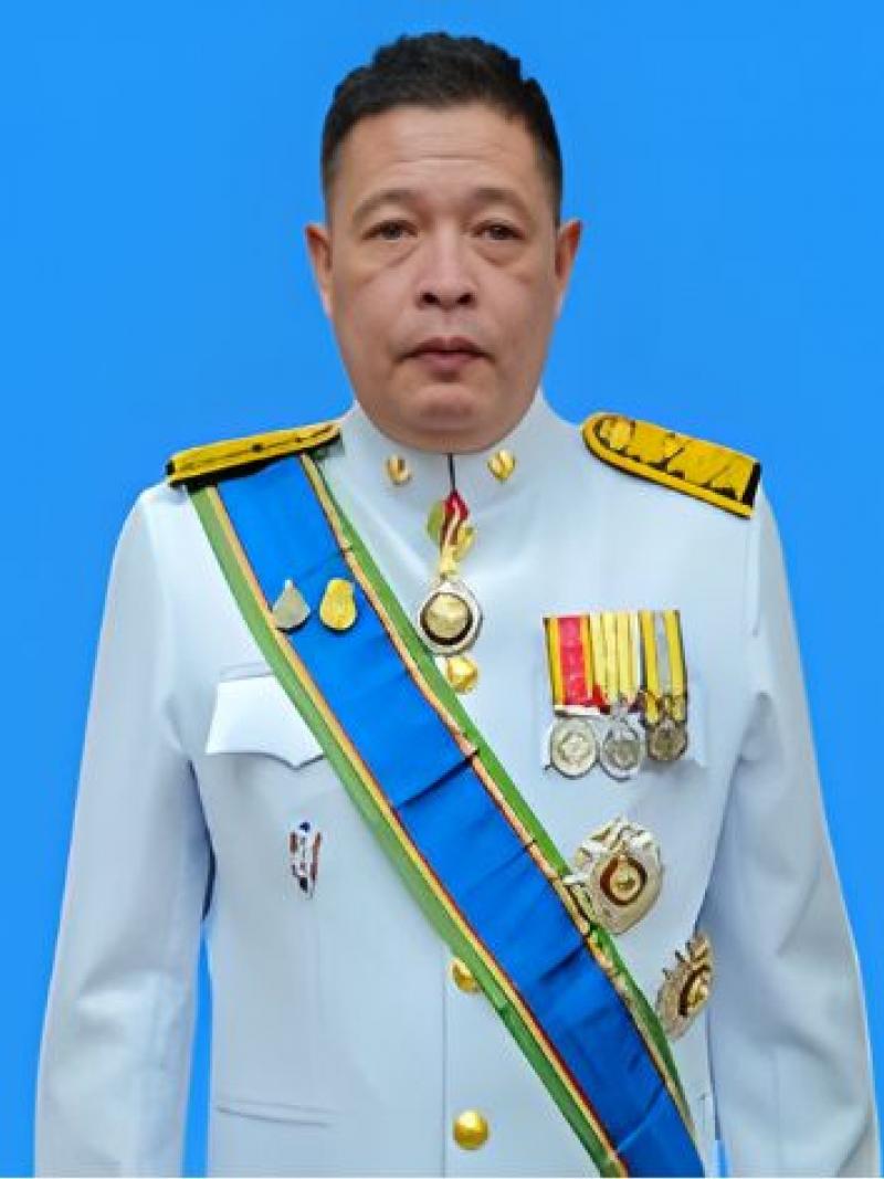 นายบารมี               อินทกนก