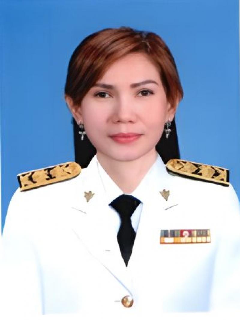 นางกานพ์ดารัตน์   พลับพลา